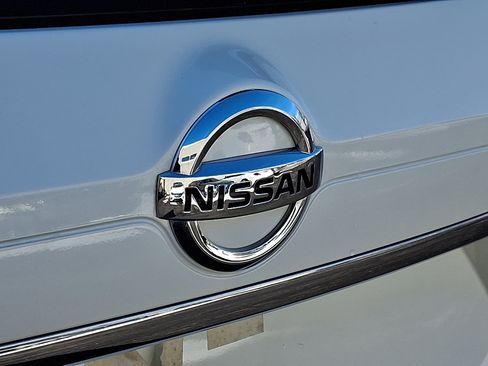 Used 2018 Nissan Rogue SV w/ Premium Package image 32