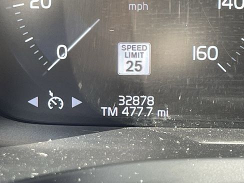 Used 2022 Volvo V60 T5 Cross Country w/ Climate Package image 21