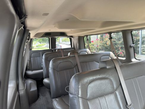 Used 2019 Chevrolet Express 3500 LS RWD image 13