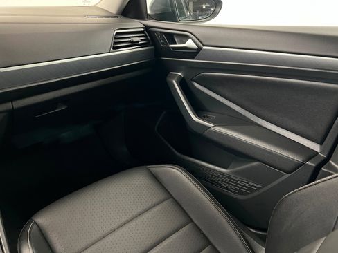 Used 2024 Volkswagen Jetta SE image 11