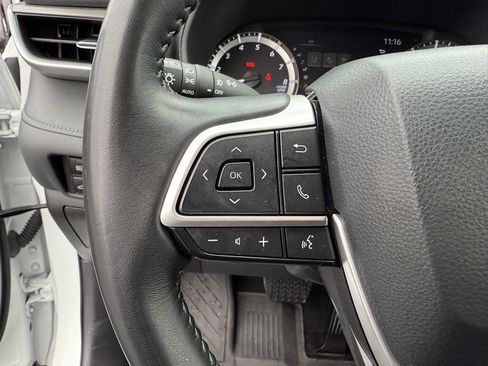 Used 2023 Toyota Highlander LE image 32