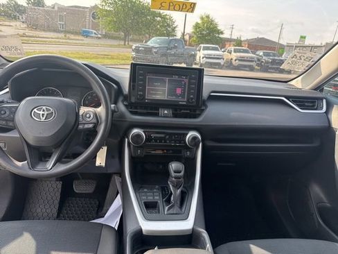 Used 2020 Toyota RAV4 LE AWD/4WD image 28