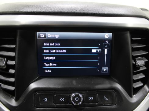 Used 2018 GMC Acadia SLE image 17