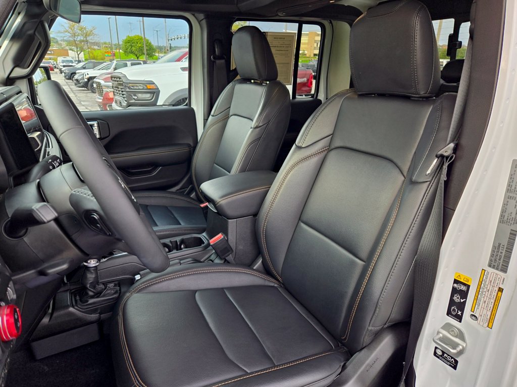 Used 2025 Jeep Gladiator Sport AWD/4WD image 18