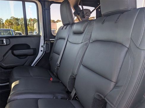 Used 2023 Jeep Wrangler Unlimited Rubicon w/ Cold Weather Group image 26