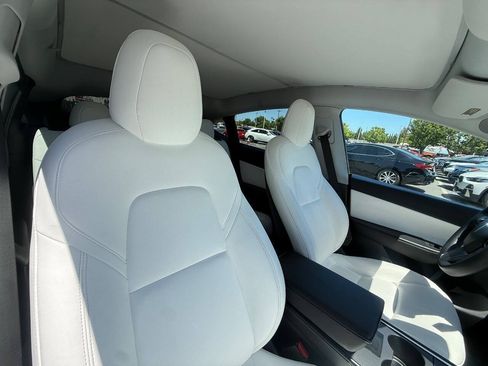 Used 2021 Tesla Model Y Long Range AWD/4WD image 18