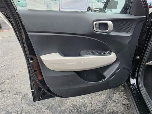 New 2025 Hyundai Venue SEL image 21