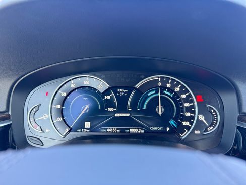 Used 2019 BMW 530e w/ Convenience Package RWD image 11