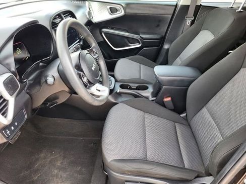 Used 2023 Kia Soul LX w/ LX Technology Package FWD image 11