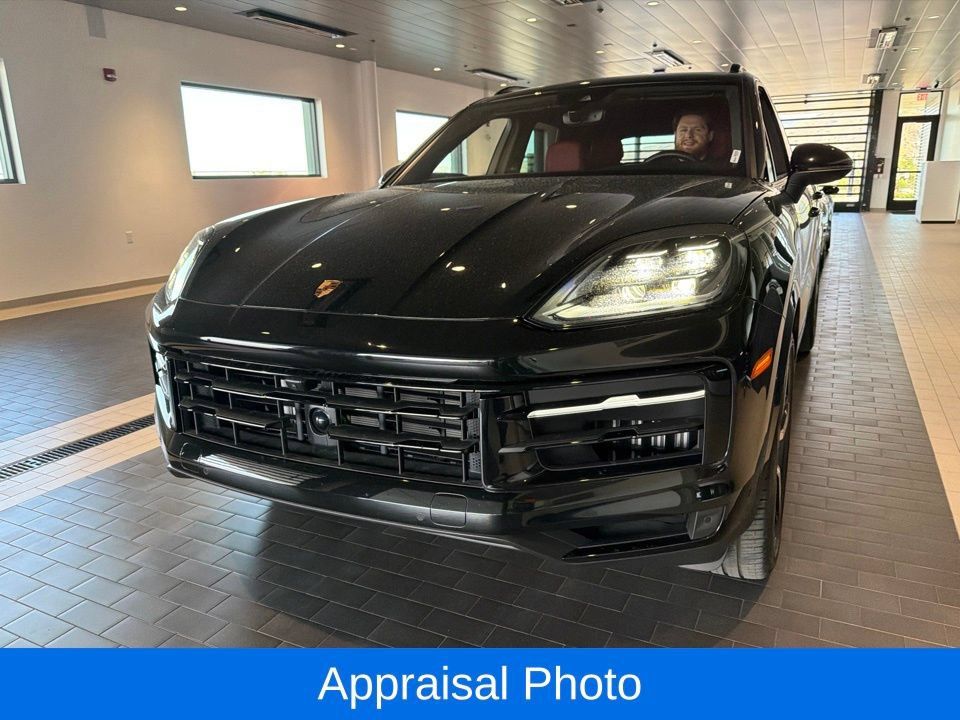 Certified 2026 Porsche Cayenne AWD/4WD image 2