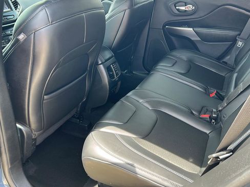 Used 2019 Jeep Cherokee Latitude Plus AWD/4WD image 20