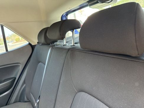 Used 2020 Hyundai Venue SE image 10