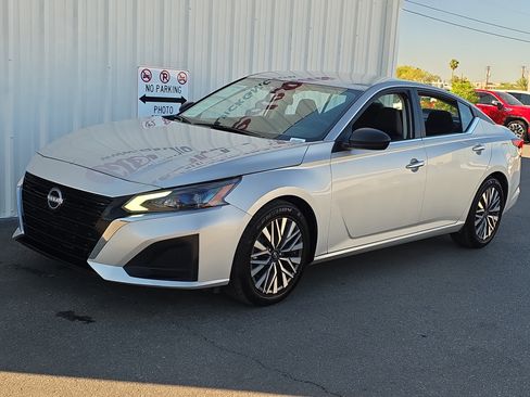 Used 2024 Nissan Altima 2.5 SV image 3