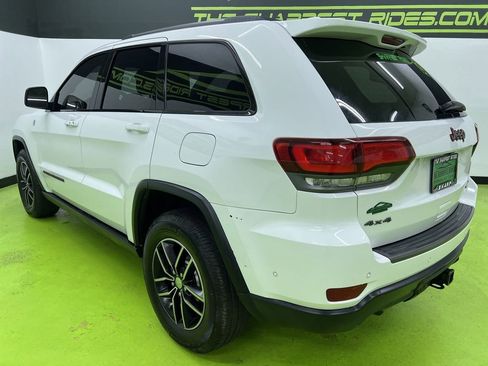 Used 2017 Jeep Grand Cherokee Trailhawk w/ Trailhawk Luxury Group AWD/4WD image 7