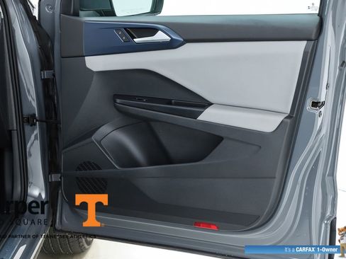 Used 2023 Volkswagen Taos SE w/ Panoramic Sunroof Package FWD image 69