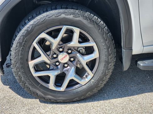 Used 2023 GMC Sierra 1500 SLT AWD/4WD image 30