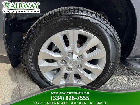 Used 2021 Toyota Sequoia Platinum AWD/4WD image 39