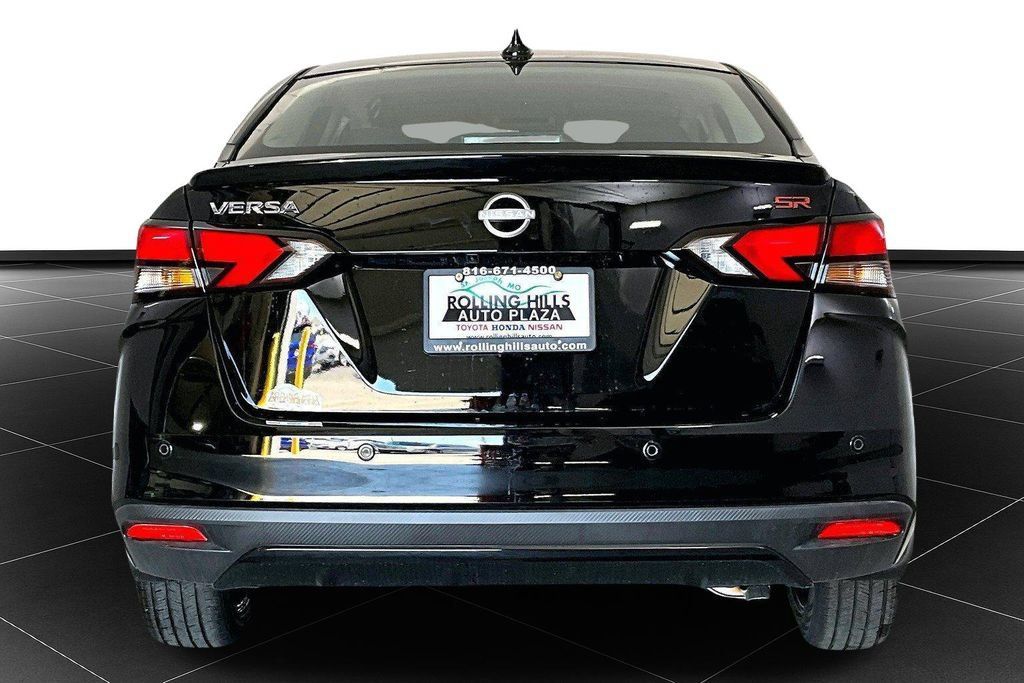 New 2025 Nissan Versa SR w/ Trunk Package FWD image 4