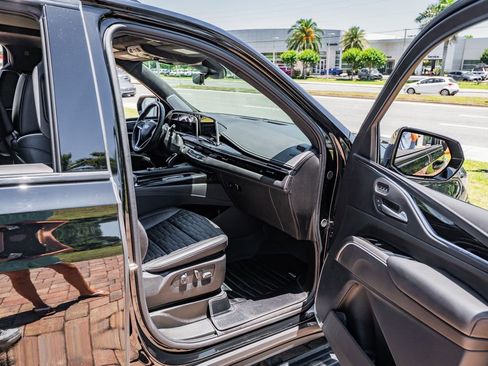 Used 2024 Cadillac Escalade V AWD/4WD image 34