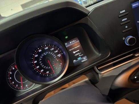 Used 2022 Hyundai Elantra SEL image 3