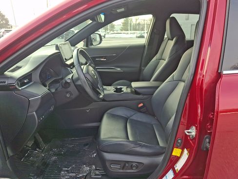 Certified 2022 Toyota Venza XLE image 14