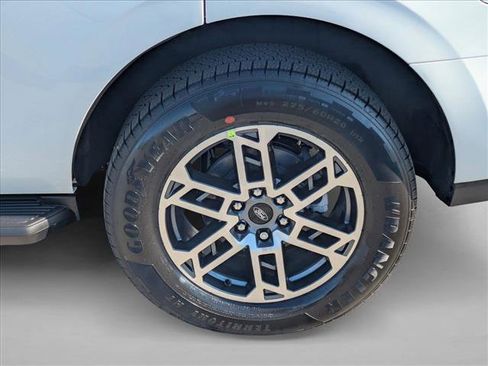 New 2026 Ford Expedition Active image 10