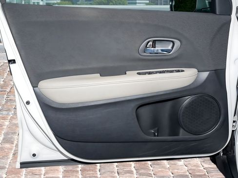 Used 2021 Honda HR-V LX image 10