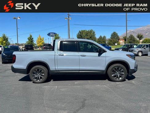 Used 2025 Honda Ridgeline Sport image 4