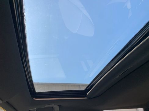 Used 2024 Toyota Tacoma Limited w/ Limited Package (LT) image 19