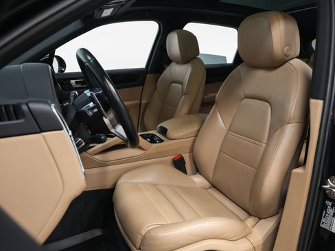 Certified 2019 Porsche Cayenne E-Hybrid AWD/4WD image 5