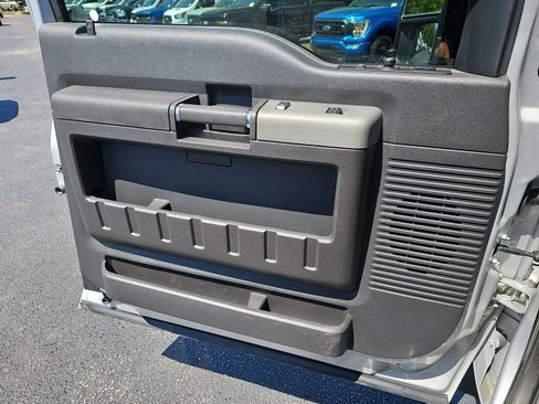 Used 2015 Ford F250 Lariat w/ Chrome Package image 27