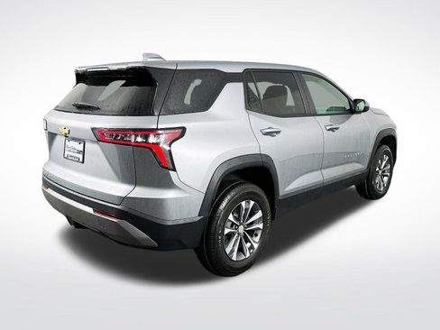Used 2026 Chevrolet Equinox LT FWD image 8