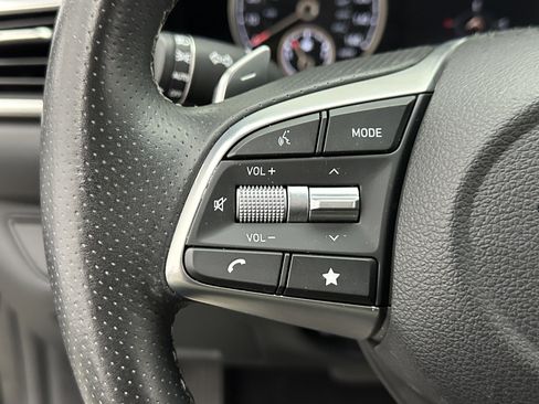 Used 2022 Genesis G70 2.0T image 21