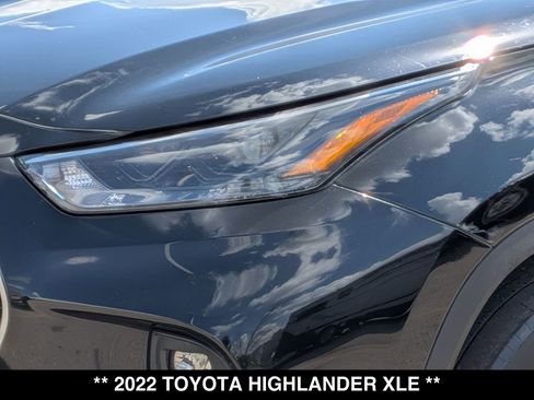 Used 2022 Toyota Highlander XLE AWD/4WD image 16