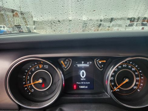 Used 2023 Jeep Gladiator Sport image 13