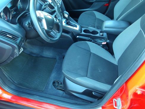 Used 2012 Ford Focus SE image 5
