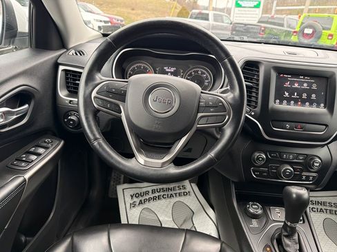 Certified 2019 Jeep Cherokee Latitude Plus w/ Cold Weather Group image 16