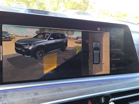 Used 2020 BMW X7 M50i w/ Dynamic Handling Package AWD/4WD image 40