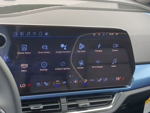 New 2025 Chevrolet Equinox EV LT image 30