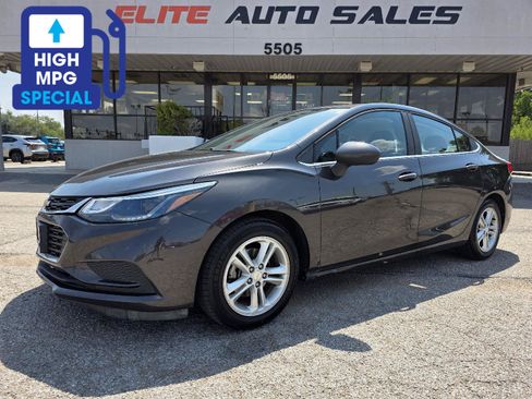 Used 2017 Chevrolet Cruze LT w/ Convenience Package FWD image 1