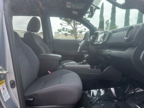 Used 2016 Toyota Tacoma TRD Sport image 17