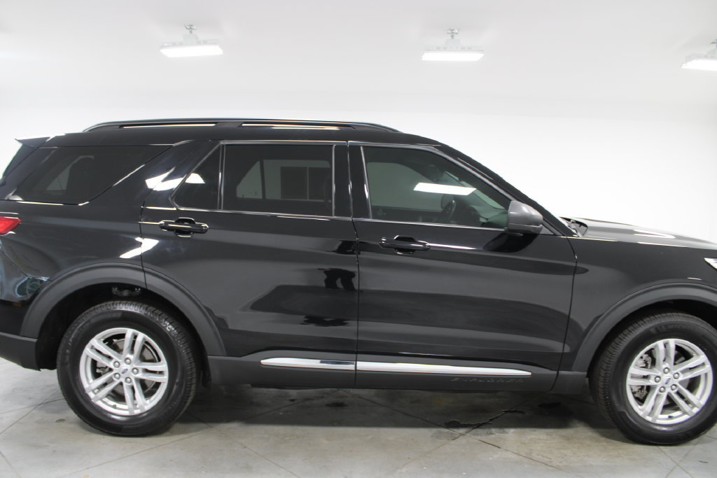 Used 2023 Ford Explorer XLT AWD/4WD image 11