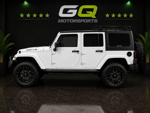 Used 2017 Jeep Wrangler Unlimited Sahara w/ Connectivity Group AWD/4WD image 4