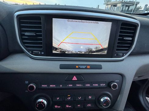 Used 2020 Kia Sportage LX image 19