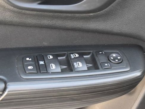 Used 2015 Jeep Cherokee Latitude w/ Comfort/Convenience Group image 12