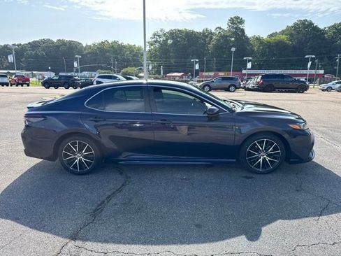 Used 2021 Toyota Camry SE FWD image 4