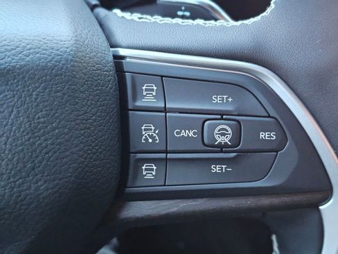 New 2026 Jeep Grand Cherokee Altitude image 14