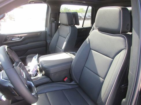 New 2026 GMC Yukon Elevation w/ Elevation Premium Package AWD/4WD image 11