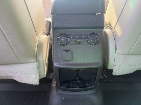 Used 2015 Ford Explorer XLT w/ Equipment Group 202B AWD/4WD image 35