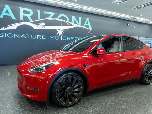 Used 2023 Tesla Model Y Performance AWD/4WD image 1
